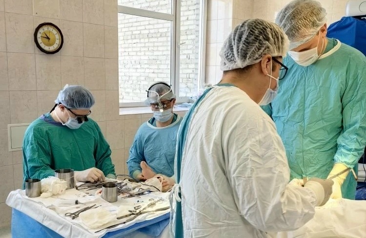 Новосибирские хирурги собрали ногу бойца заново — из костей таза и кожи голени