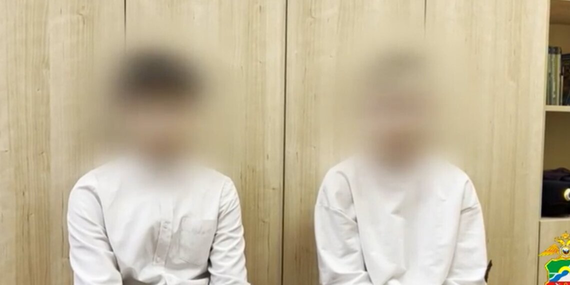 Двое 12-летних новосибирцев катались на электричках, зацепившись за поручни
