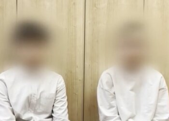 Двое 12-летних новосибирцев катались на электричках, зацепившись за поручни