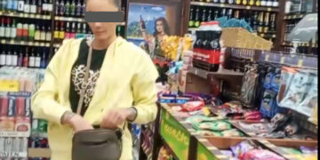 Женщина попыталась расплатиться в алкомаркете «двумя тысячами дублей» в Новосибирске