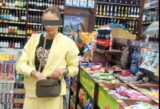 Женщина попыталась расплатиться в алкомаркете «двумя тысячами дублей» в Новосибирске