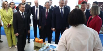 «Мы сопровождаем бизнес от регистрации до крупных проектов»: Максим Кудрявцев поздравил предпринимателей с профессиональным праздником