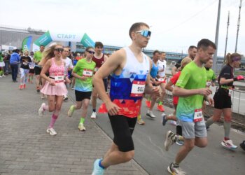 Новосибирцы пробежали благотворительный марафон в парке «Арена»