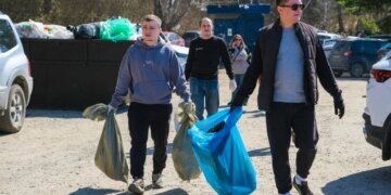 Экологическая акция Сбера объединила волонтёров в 10 городах Сибири