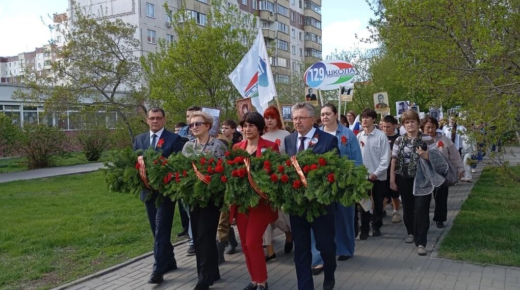 «Бесценно и трогательно»: на Юго-Западном жилмассиве Новосибирска провели традиционный «Бессмертный полк»