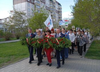 «Бесценно и трогательно»: на Юго-Западном жилмассиве Новосибирска провели традиционный «Бессмертный полк»