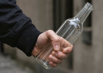 Житель НСО отрезал ухо собутыльнику во время конфликта