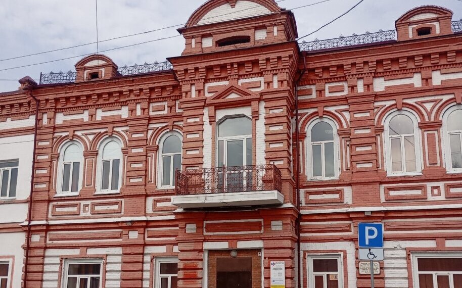 Товар лицом: в Новосибирске отремонтируют более сотни фасадов зданий