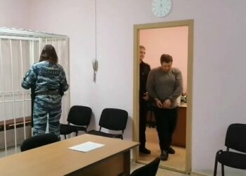 Забаррикадировал дверь и поджёг квартиру: новосибирец несколько часов удерживал сожительницу