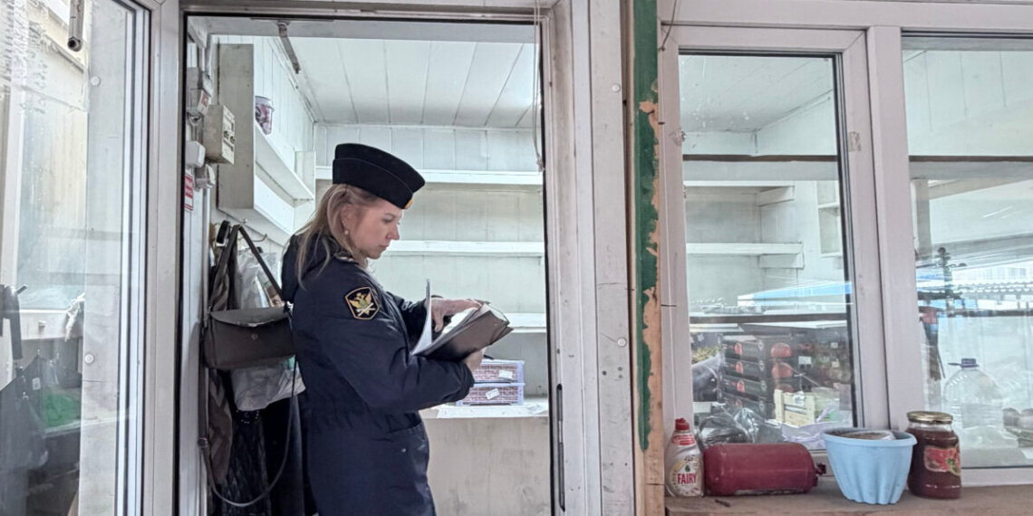 Ни водопровода, ни мыла: овощной павильон закрыли в Кировском районе за антисанитарию