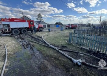 14 домов сгорели в селе Красноярского края из-за халатности и сильного ветра
