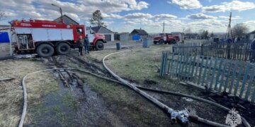 14 домов сгорели в селе Красноярского края из-за халатности и сильного ветра