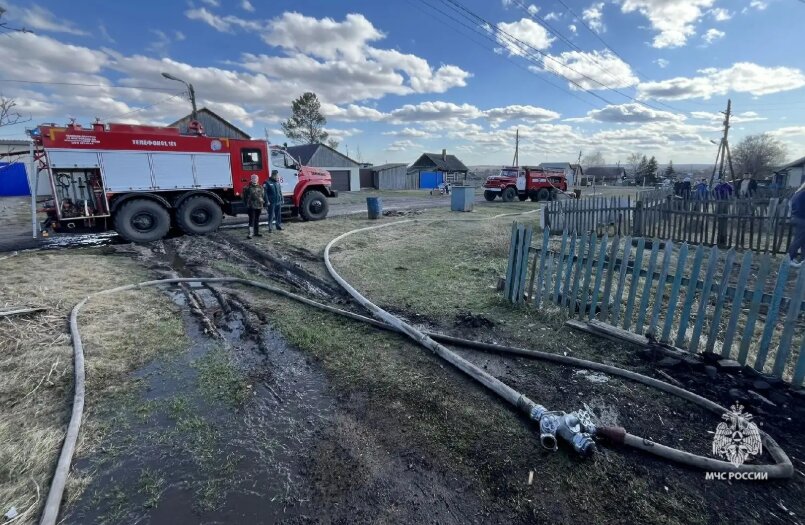 14 домов сгорели в селе Красноярского края из-за халатности и сильного ветра