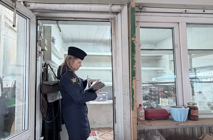 Овощной павильон на новосибирском рынке «Регион» закрыт из-за антисанитарии