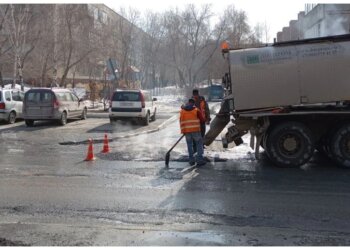 В Новосибирске начали ремонтировать дороги — в работе 34 участка