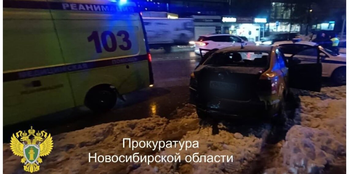 Пьяный 19-летний водитель без прав сбил людей на остановке в Новосибирске