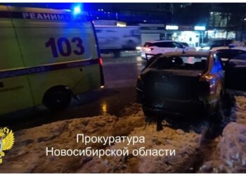 Пьяный 19-летний водитель без прав сбил людей на остановке в Новосибирске