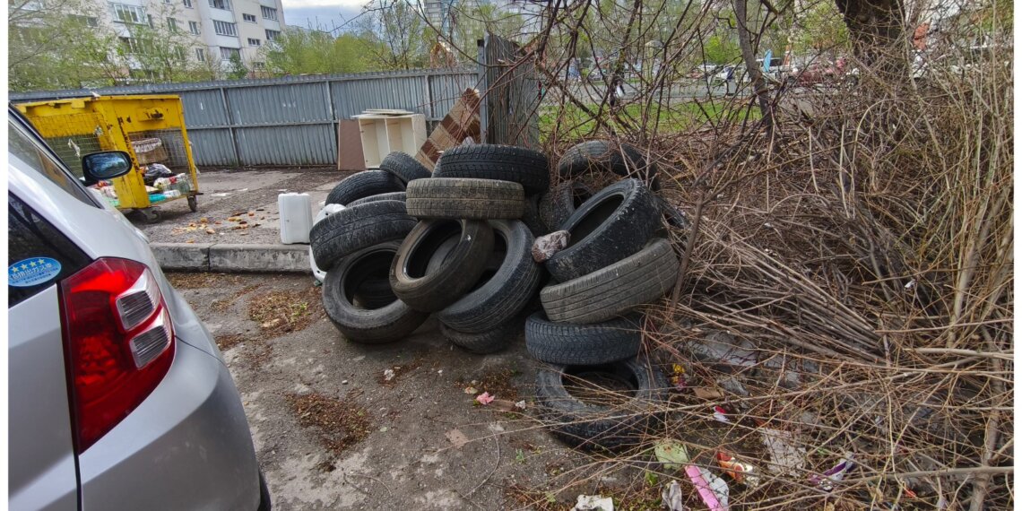 Новосибирск начал бороться со свалками покрышек: новые бункеры в Октябрьском районе