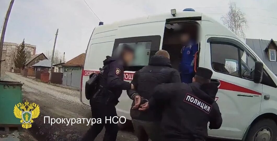 До суда дошло дело о нападении пьяного пациента скорой на полицейских