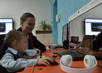 Тихая угроза наушников: как громкая музыка вредит слуху