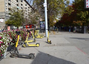 Кикшеринговые компании заплатят Новосибирску 20 млн за парковку самокатов
