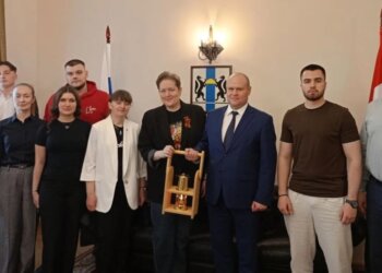 Частицу Вечного огня привезли из Москвы в Новосибирск