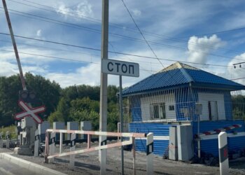 Под Новосибирском закроют железнодорожный переезд