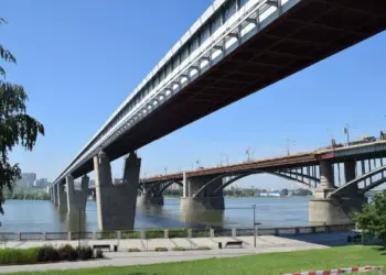 В Новосибирске ищут подрядчика для устранения 63 трещин в метромосте