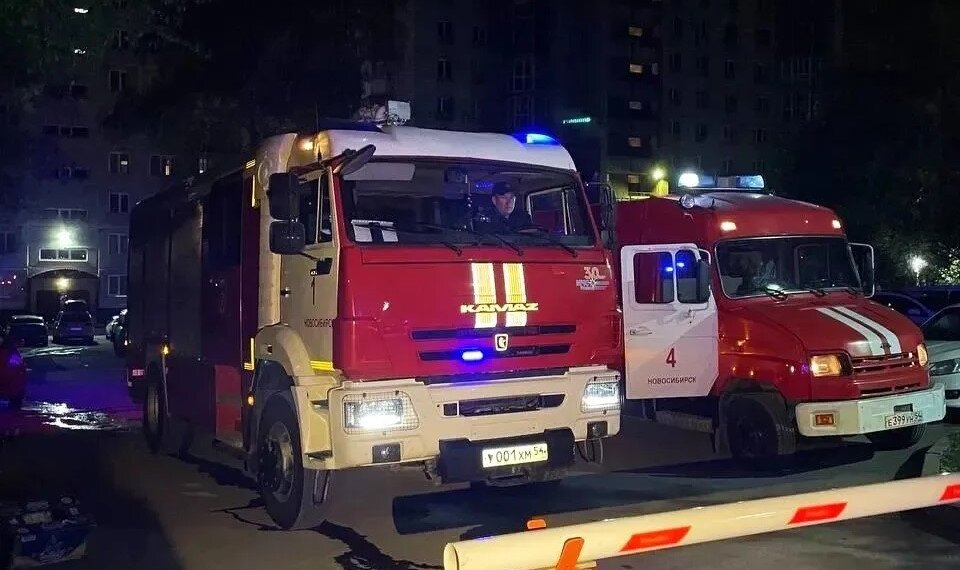 Успели вовремя: спасатели вызволили 17 человек из пожара в девятиэтажке