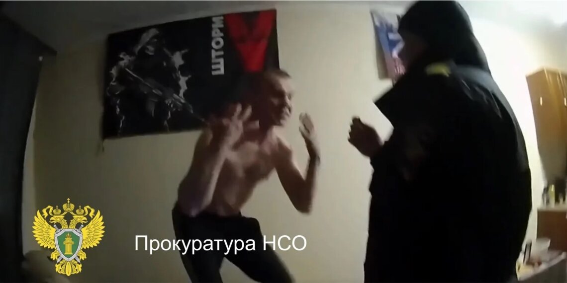 Пьяный новосибирец с битой и ножом напал на полицейских