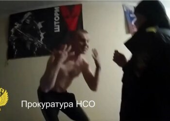 Пьяный новосибирец с битой и ножом напал на полицейских