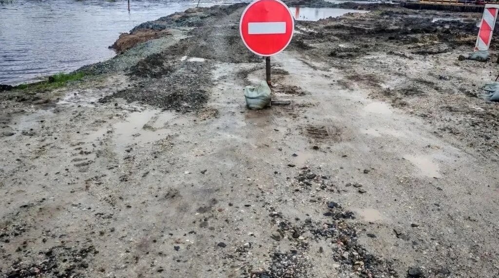 Объездную дорогу размыло: паводок отрезал село Золотая Грива в Новосибирской области