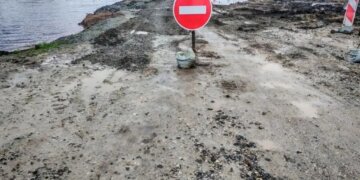 Объездную дорогу размыло: паводок отрезал село Золотая Грива в Новосибирской области