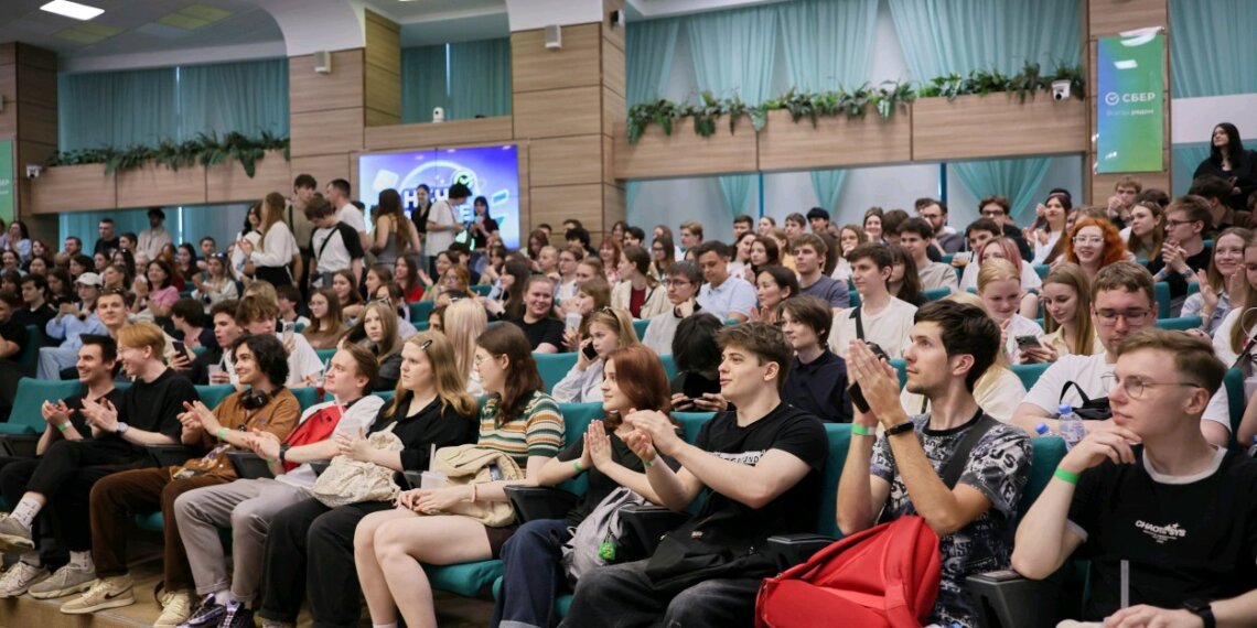 Студенты вузов Новосибирска познакомились с будущей карьерой в «ночном» формате