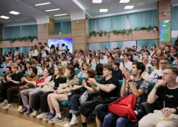Студенты вузов Новосибирска познакомились с будущей карьерой в «ночном» формате