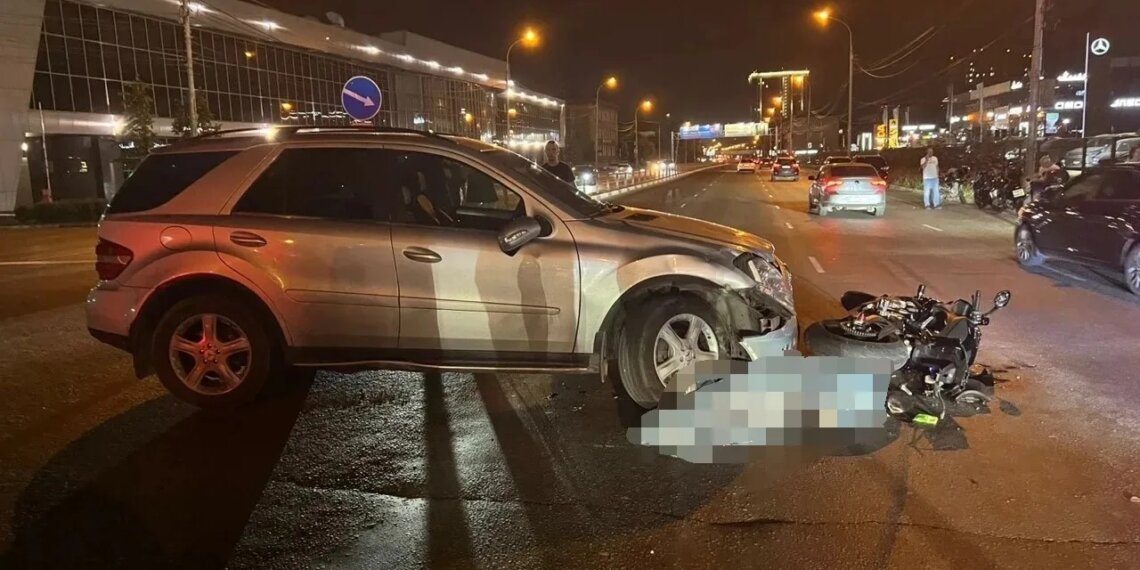 Два человека погибли в ДТП с мотоциклом на улице Большевистской в Новосибирске