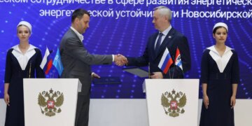 Андрей Травников заключил два важных соглашения для развития региона на ПМЭФ