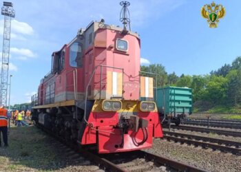 В Новосибирске на станции Инская сошел с рельсов тепловоз