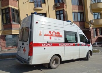 Запертый в жару в машине 7-летний мальчик впал в кому в Кузбассе