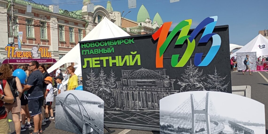 Семь перекрёстков, три троллейбуса и оркестр на закате: репортаж с 133-летия Новосибирска
