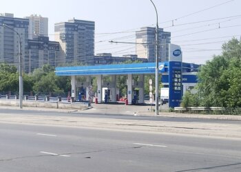 В Новосибирской области некоторые АЗС временно ограничили продажу топлива частным лицам