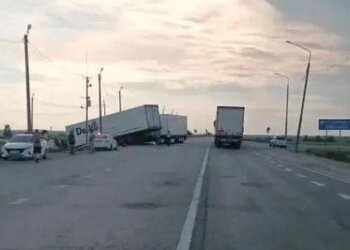 Трагедия на трассе: водитель фуры погиб в массовом ДТП в Новосибирской области