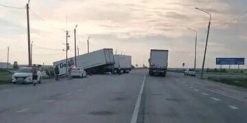 Трагедия на трассе: водитель фуры погиб в массовом ДТП в Новосибирской области