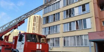 Сотрудники МЧС России спасли 13 человек при пожаре в Новосибирске