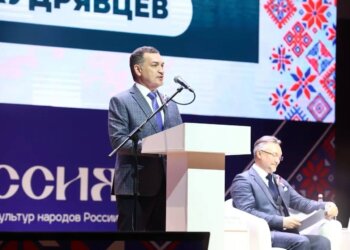 Максим Кудрявцев поздравил новосибирцев с Днём России