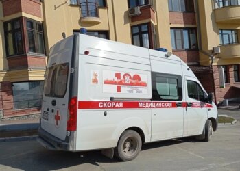 В Новосибирске посетитель скончался в очереди в отделении ГИБДД