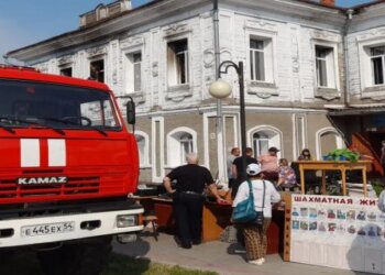 В селе под Новосибирском загорелся Дом детского творчества