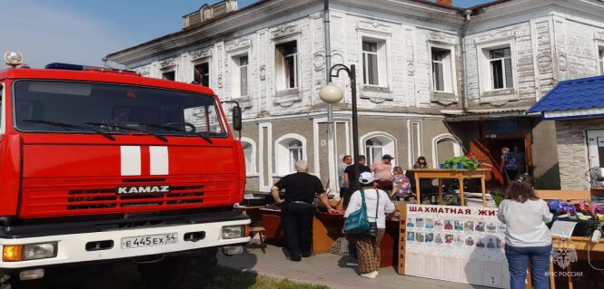 В селе под Новосибирском загорелся Дом детского творчества