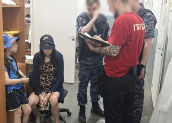 «Складывала товары в рюкзак сына»: в Новосибирске женщина вовлекла 8-летнего ребёнка в кражи