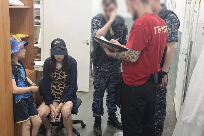 «Складывала товары в рюкзак сына»: в Новосибирске женщина вовлекла 8-летнего ребёнка в кражи